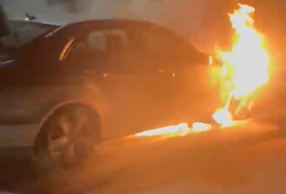 incendiu masina noaptea (3).jpg