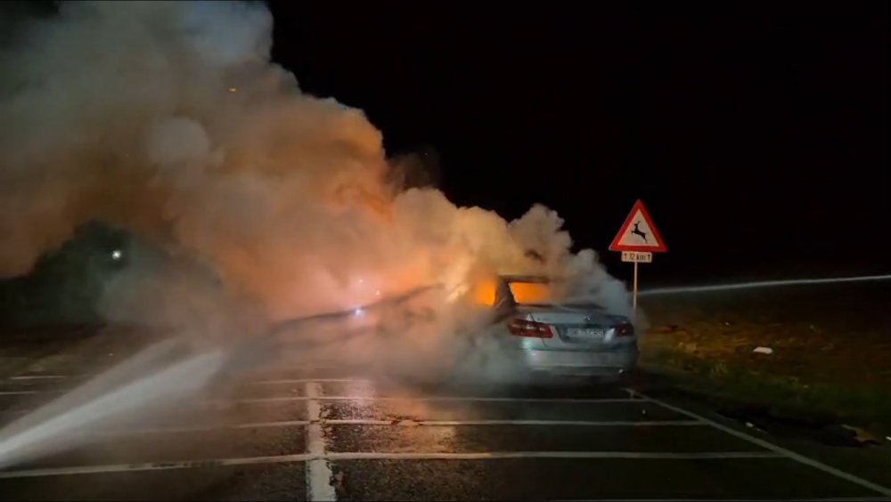 incendiu masina noaptea (20).jpg