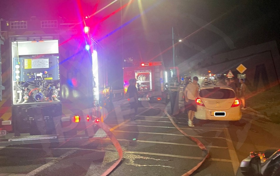 incendiu masina noaptea (15).jpg
