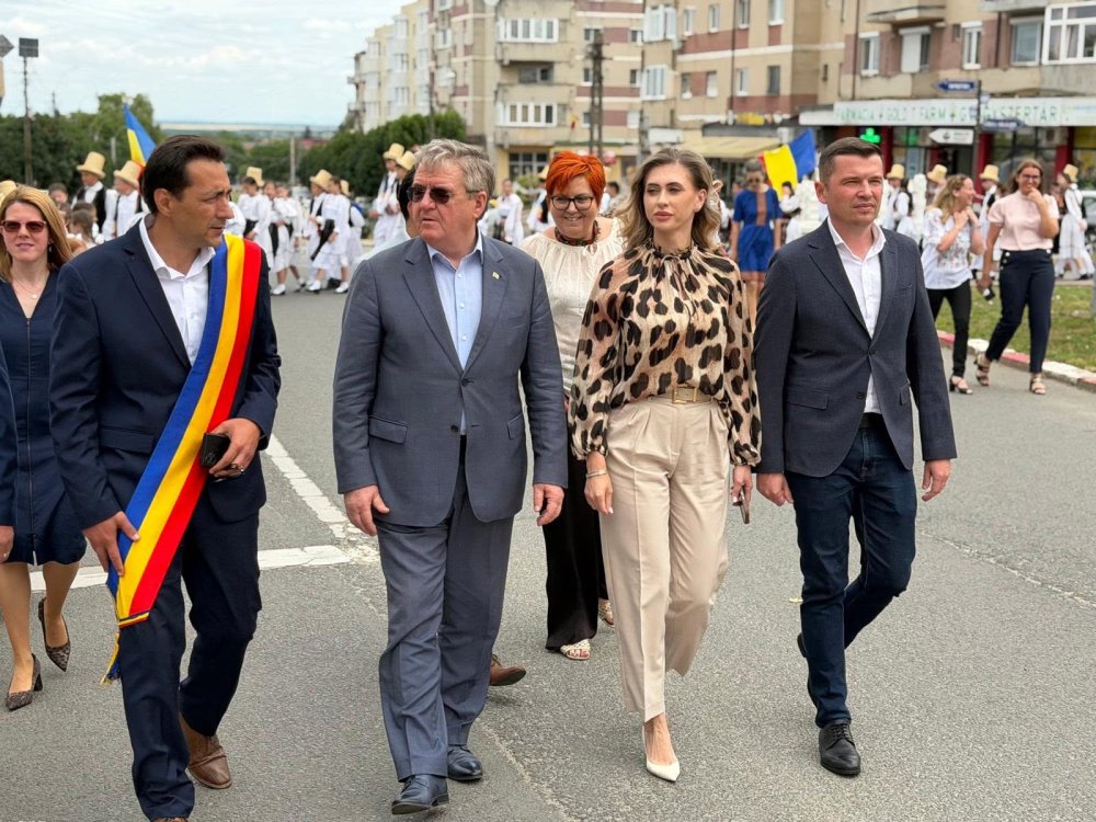 Mircea Govor, la Festivalul ”Dragu-mi-i cântu’ și jocu”: ”Tradițiile continuă să fie prețuite și transmise mai departe”