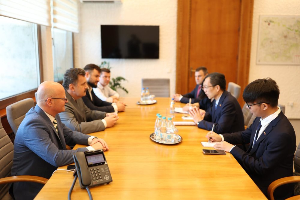 FOTO. Ambasadorul Chinei, primit la Satu Mare. Discuții despre dezvoltarea relațiilor economice