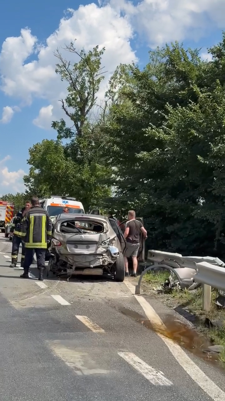 Accident ambulanta petresti (2).jpg