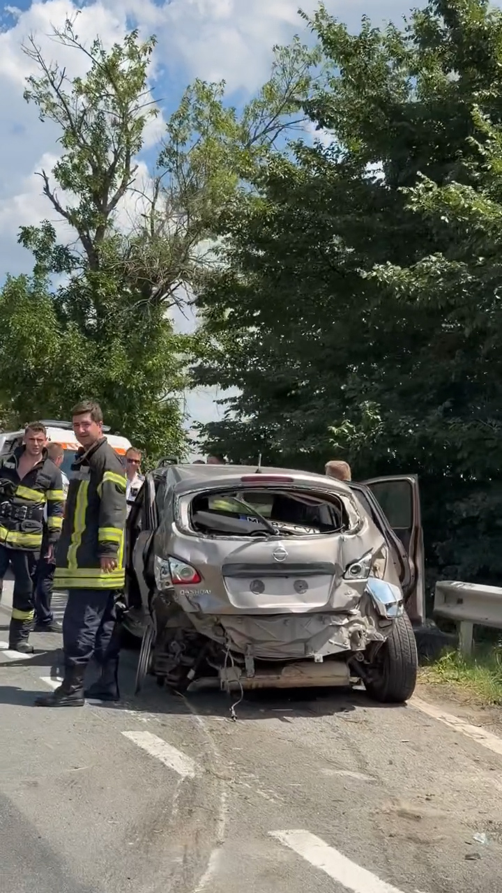 Accident ambulanta petresti (3).jpg
