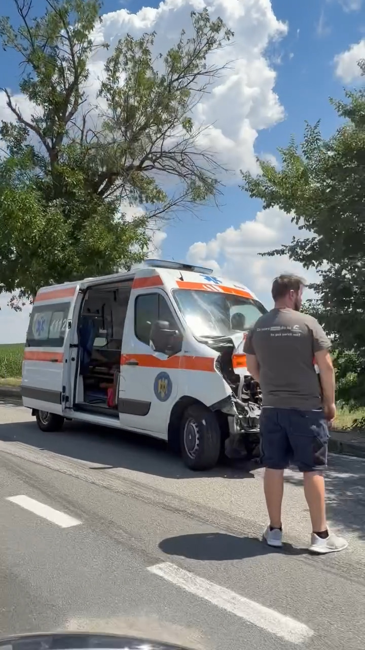 Accident ambulanta petresti (6).jpg