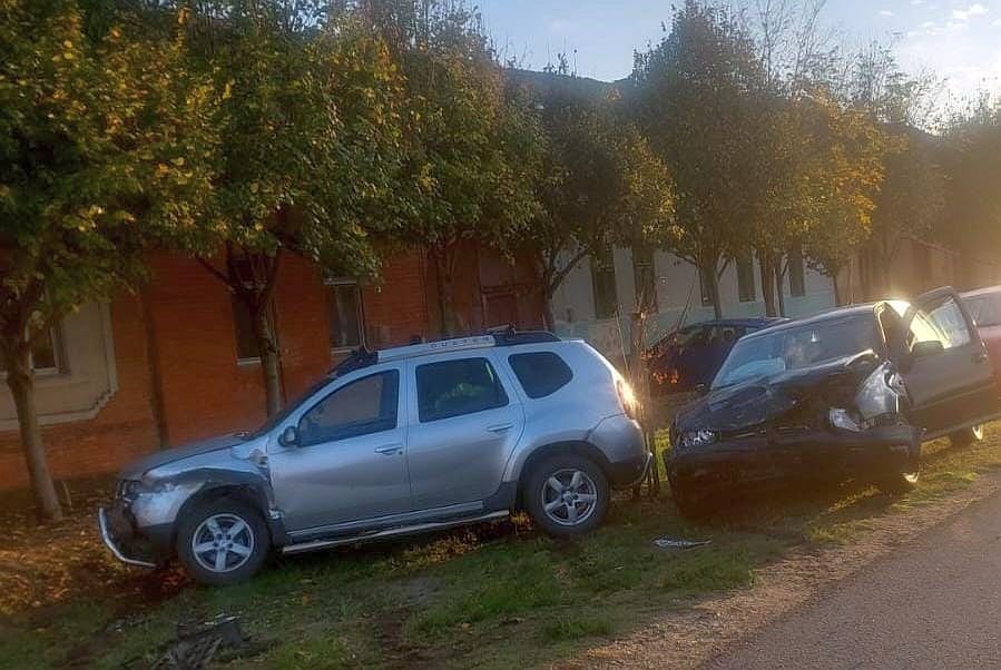 Sătmăreanul a băut, apoi s-a urcat la volan. A lovit mașina parcată pe drum