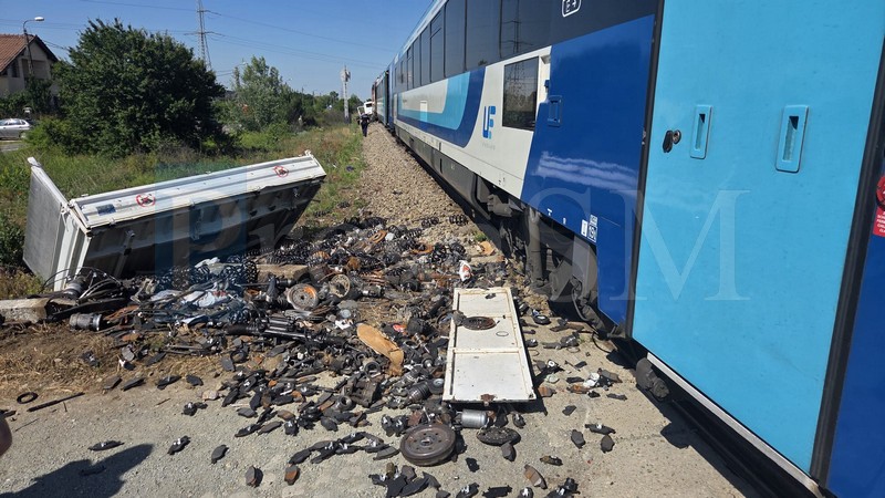 accident masina tren4.jpg