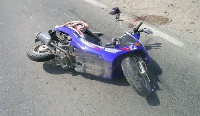 Accident în județul Satu Mare. Impact între două scutere. Doi minori au ajuns la spital