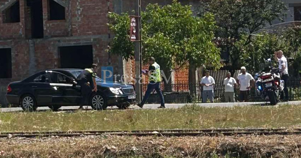 FOTO. Sătmăreancă la spital, după ce a fost lovită de mașină. Tânărul șofer, aflat într-o depășire neregulamentară