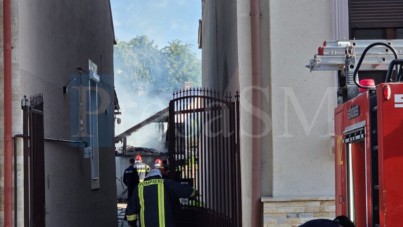 incendiu anexa satu mare pompieri2.jpg