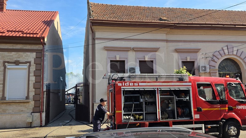 incendiu anexa satu mare pompieri4.jpg
