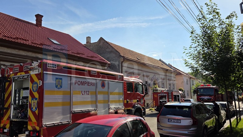 incendiu anexa satu mare pompieri7.jpg