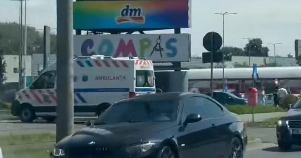accident ambulanță mall.jpg