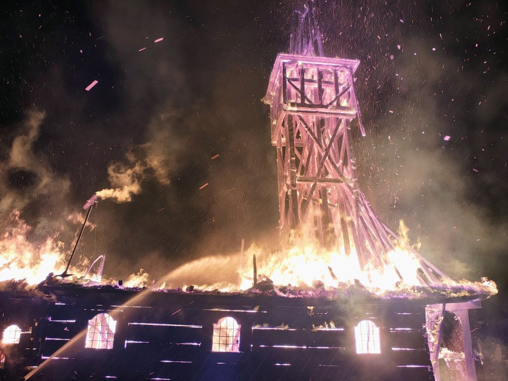 incendiu biserica lemn (1).jpeg