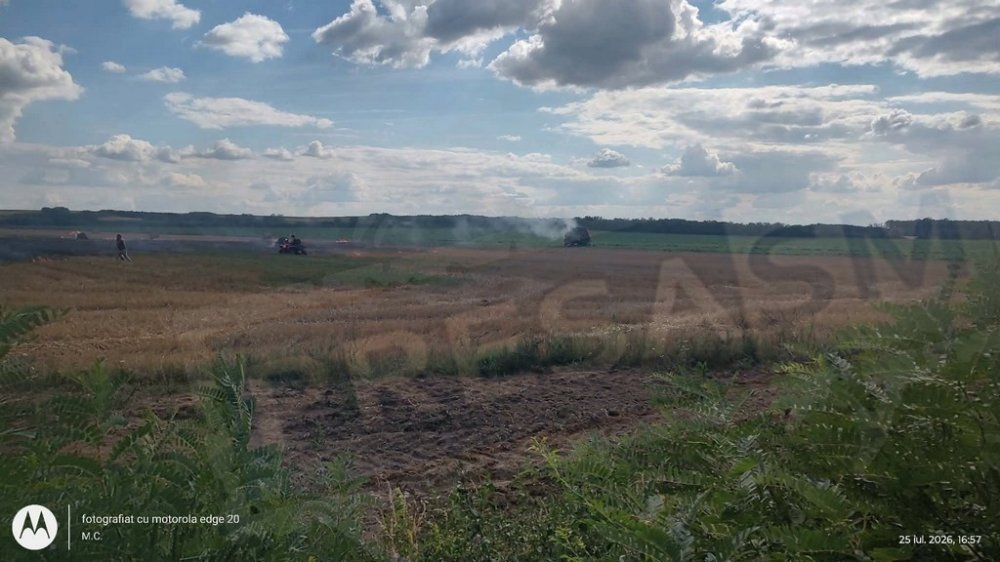 incendiu presa baloti  camp (10).jpg