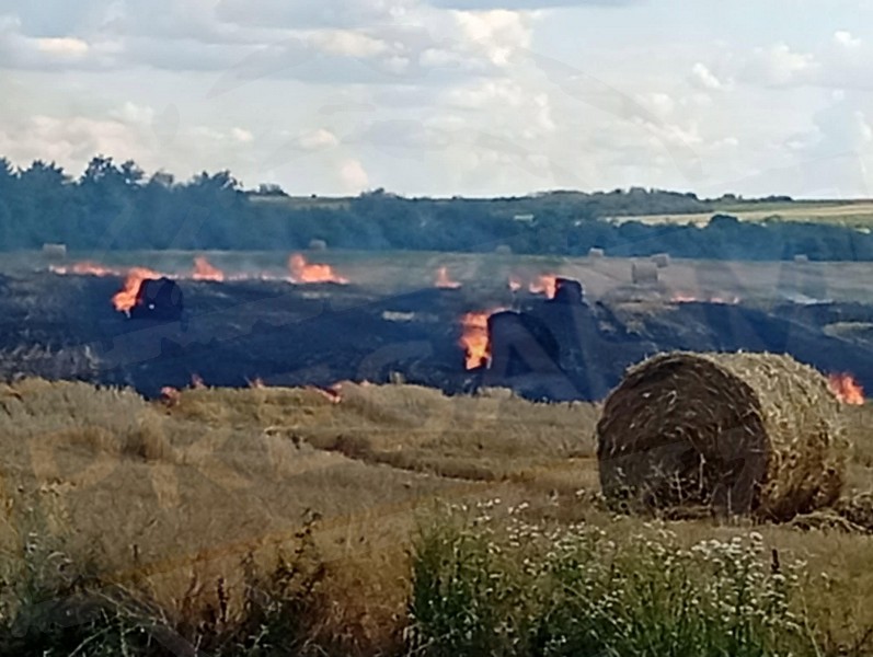 incendiu presa baloti  camp (4).jpg