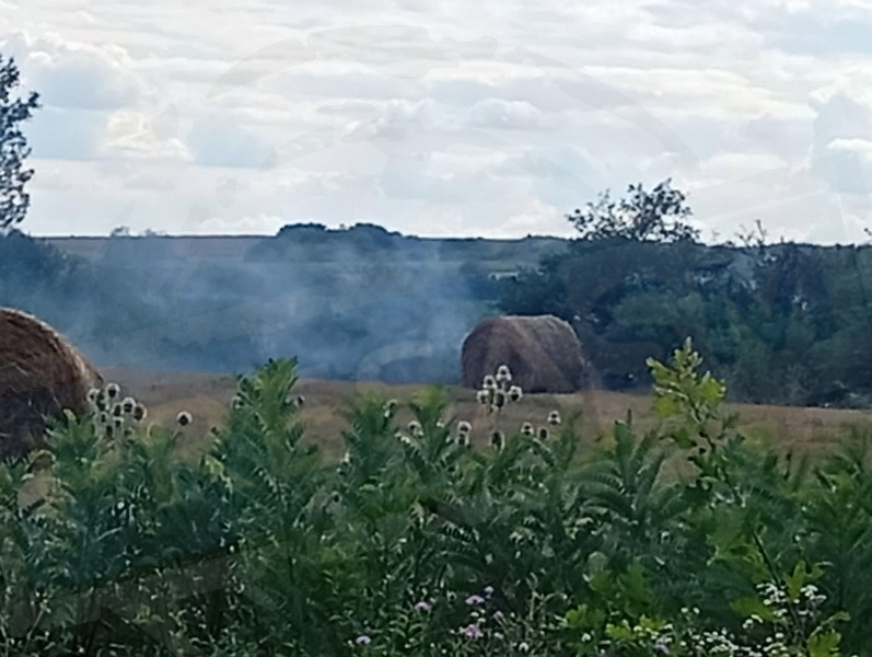 incendiu presa baloti  camp (5).jpg