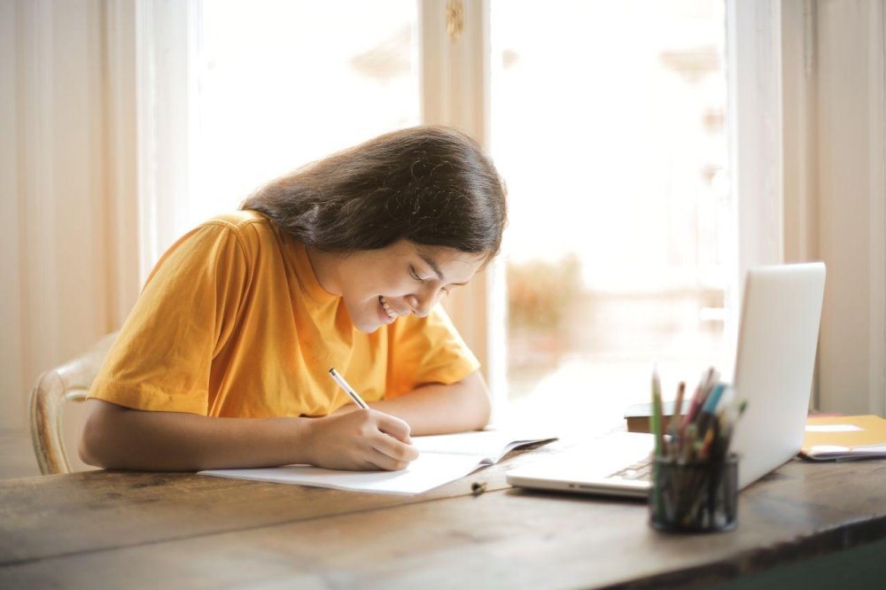 Top 5 pixuri pentru scrierea de zi cu zi la scoala sau facultate - Cum alegi pixul perfect în 2026