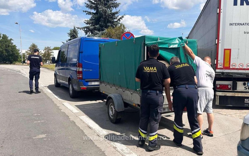 FOTO. Operațiune de amploare la frontiera cu Ungaria. Polițiști români și maghiari au verificat sute de persoane