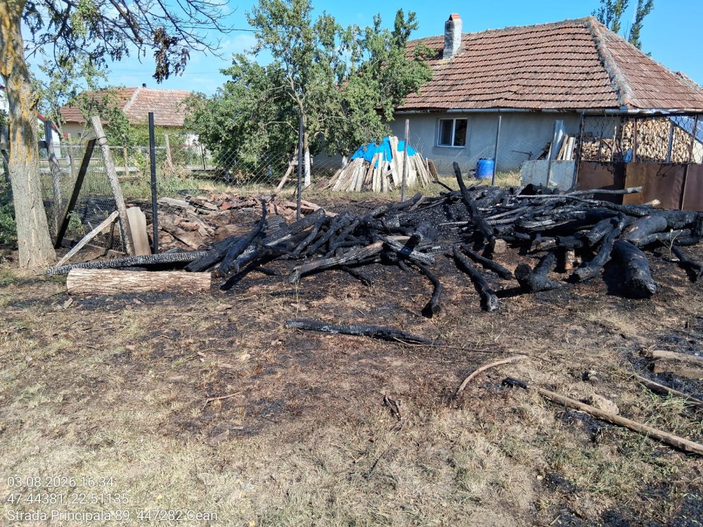 FOTO. Sătmărean iresponsabil, amendat! A dat foc, era sa incendieze mai multe case