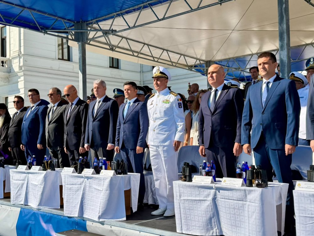 FOTO. Adrian Cozma, vicepreședintele Camerei Deputaților, alături de premierul Bolojan și de marinari la Ziua Marinei Române, la Constanța