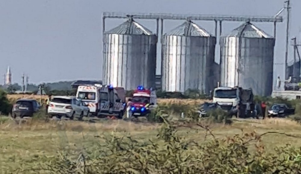 FOTO. O fetiță de 7 ani și un șofer, la Urgență. Impact violent pe DN1F, în județul Satu Mare.