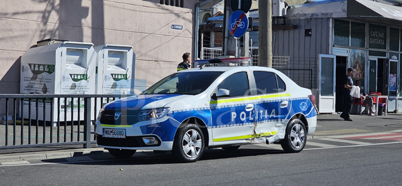 FOTO/VIDEO. A lovit o autospecială de poliție, după o urmărire în trafic, în Satu Mare. Tânărul șofer circula pe contrasens pe centură