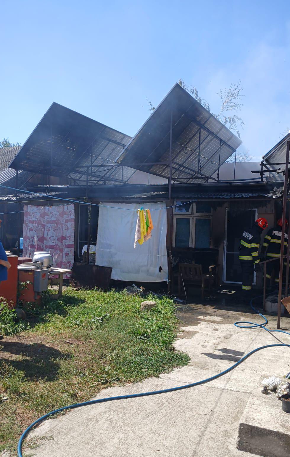 incendiu anexă pompieri 3.jpg