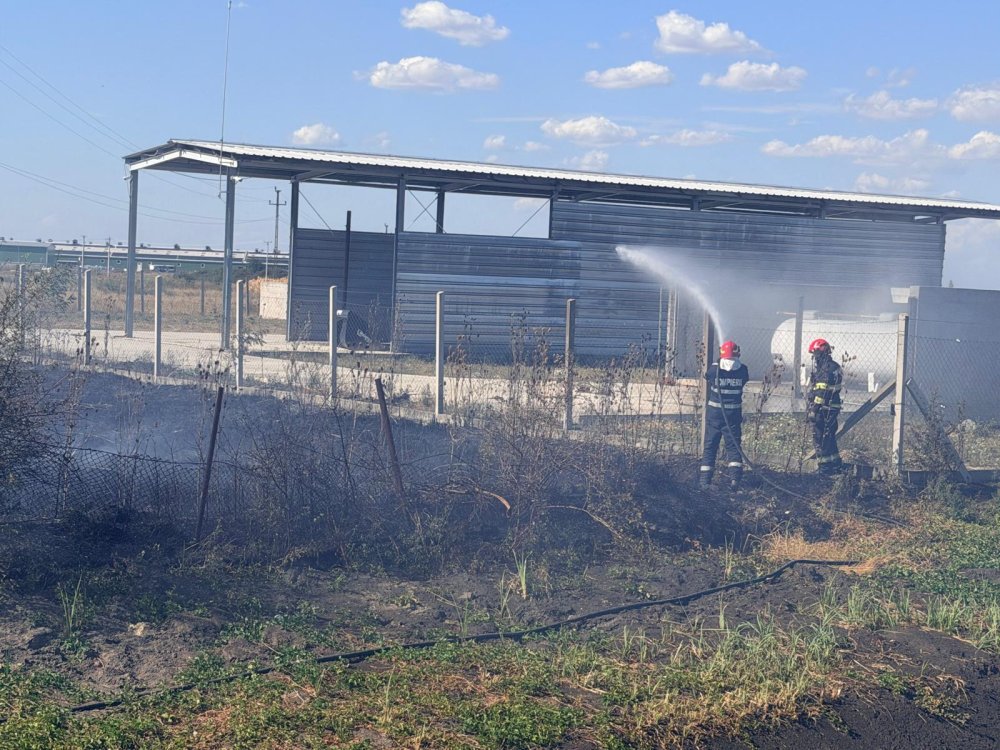 incendiu anexă pompieri.jpg