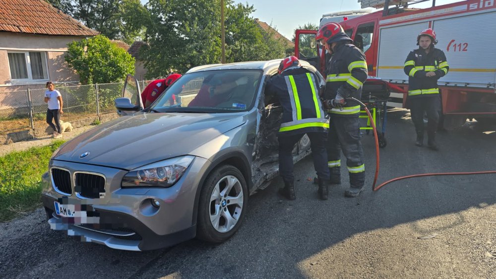 DESCARCERARE POMPIERI ACCIDENT.jpeg