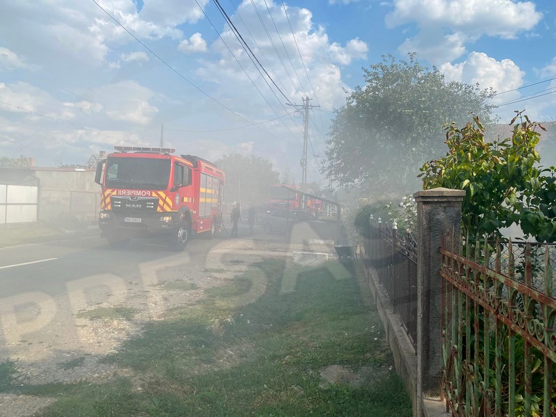 POMPIERI SATU MARE INCENDIU (3).jpg
