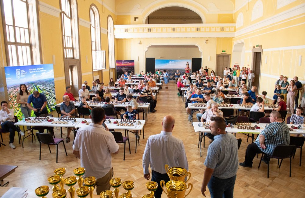 Festivalul Internațional de Șah Satu Mare 2026 începe luni. Ediția a XIII-a aduce la start peste 120 de participanți și șahiști din șase țări.
