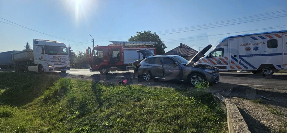 FOTO. Accident grav între un TIR și un autoturism în Ciuperceni. Trei persoane implicate
