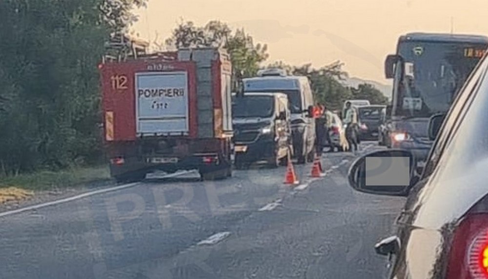 FOTO. Accident pe DN 19! Două autoutilitare s-au lovit între Botiz și Ciuperceni