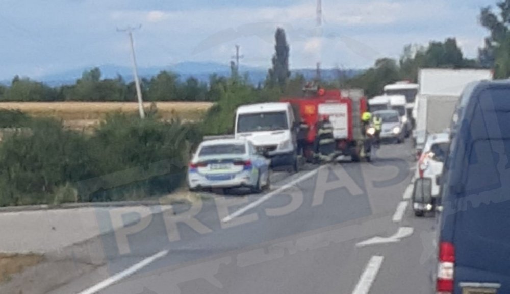 accident dn19 botiz politia politie ambulanta pompieri (1).jpg