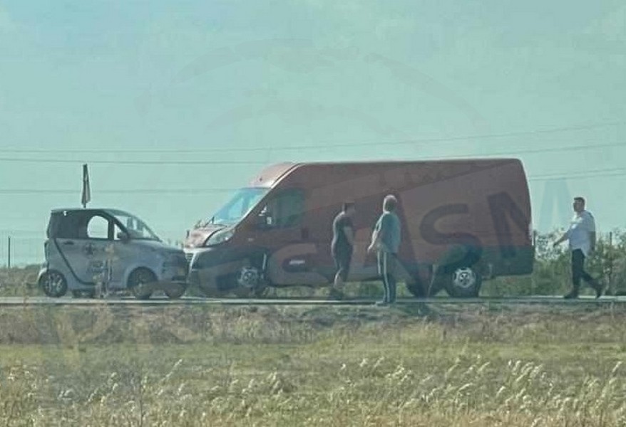 FOTO. O fetiță de 7 ani și un șofer, la Urgență. Impact violent pe DN1F, în județul Satu Mare.