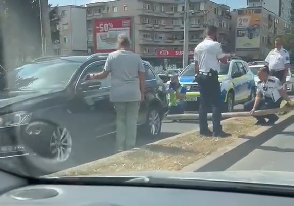FOTO/VIDEO. O șoferiță (56 ani) a lovit cu mașina un pieton (62 ani) pe Drumul Careiului. Victima se afla pe ”zebră”