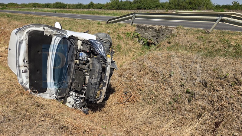 FOTO/VIDEO. Accident în județul Satu Mare. Mașină răsturnată în șanț