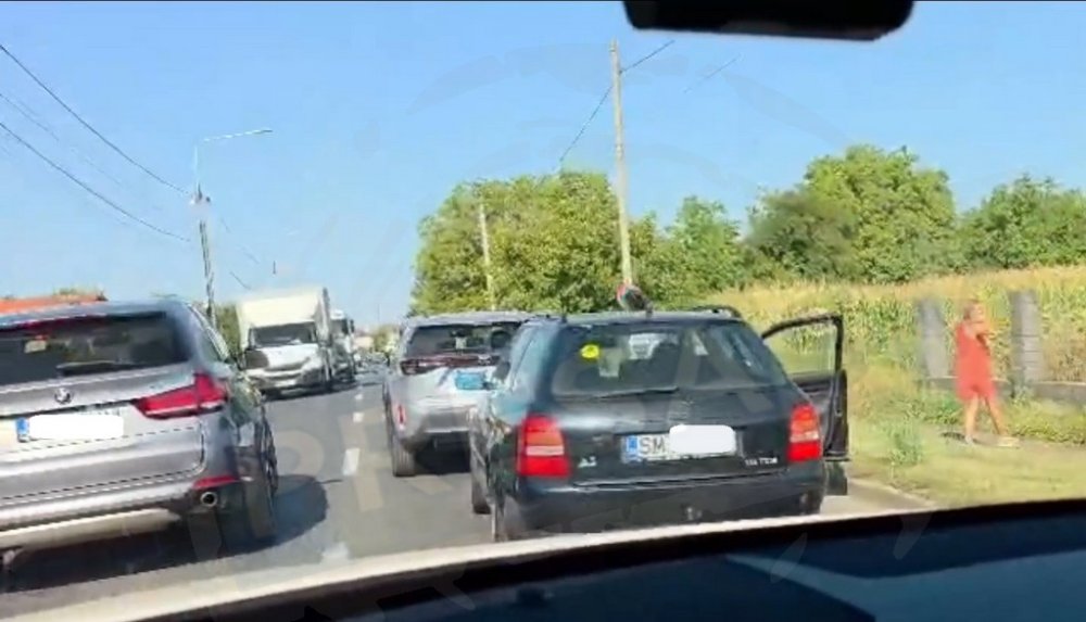 VIDEO. Cum au reușit doi șoferi să blocheze traficul în Satu Mare. Accident banal pe Drumul Odoreului