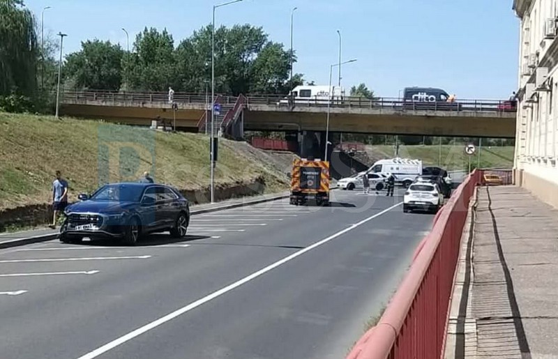 FOTO/VIDEO. Accident în centrul Sătmarului. O șoferiță ar fi ignorat „STOP”-ul și a lovit o altă mașină