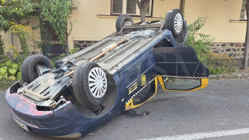 accident satu mare taxi rasturnat.jpg