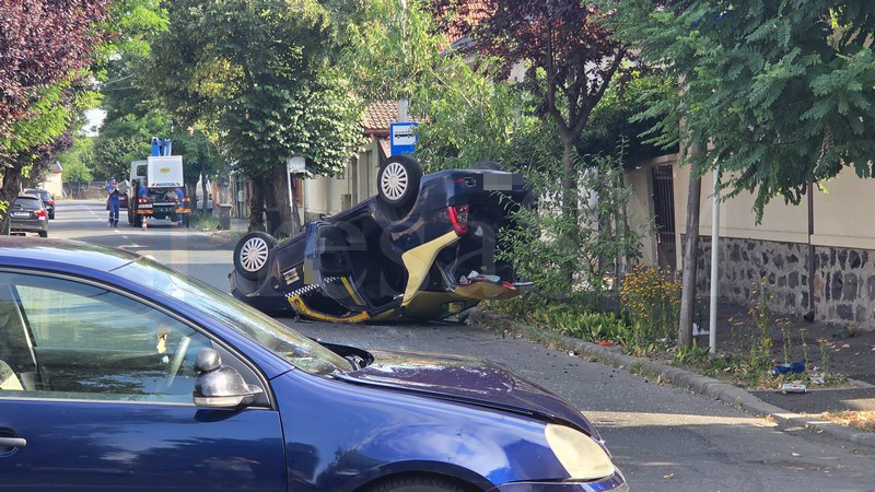 accident satu mare taxi rasturnat10.jpg