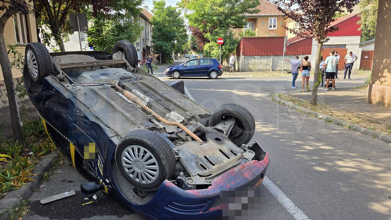 accident satu mare taxi rasturnat2.jpg