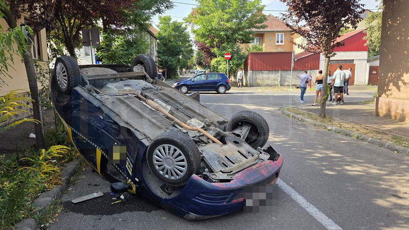 accident satu mare taxi rasturnat3.jpg
