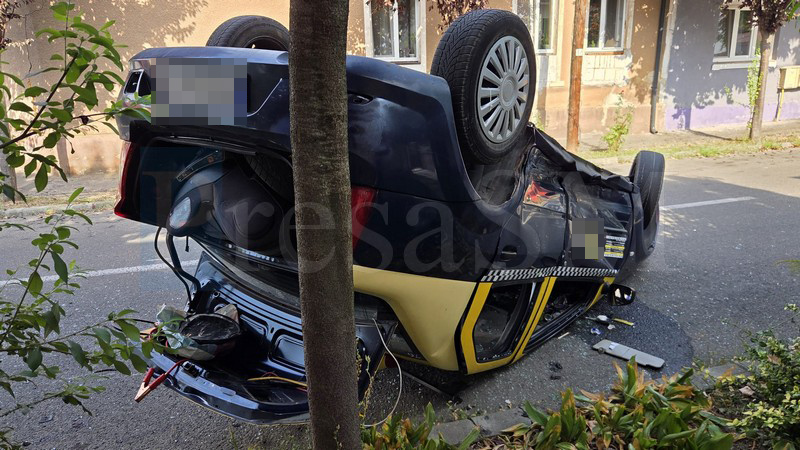 accident satu mare taxi rasturnat5.jpg