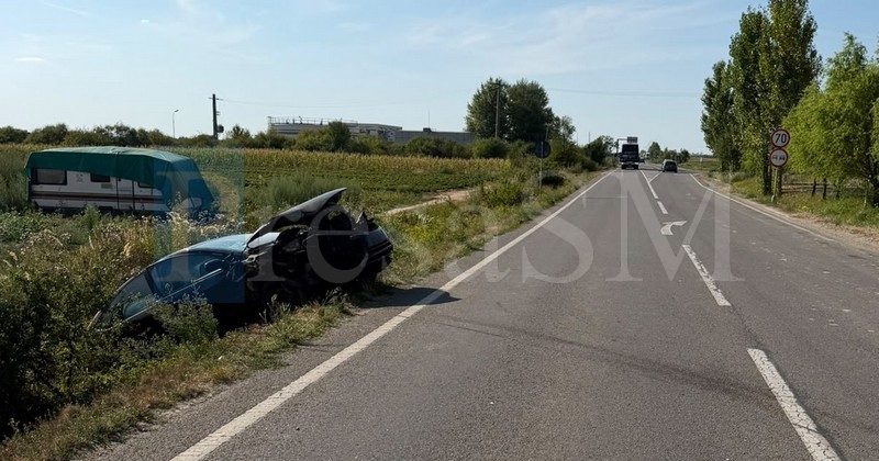 accident turulung satu mare masina in sant.jpg