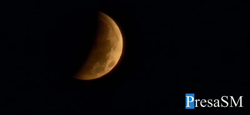 FOTO/VIDEO. Sătmărenii s-au trezit cu noaptea în cap pentru eclipsa de Lună. Spectacolul de pe cer, surprins în imagini