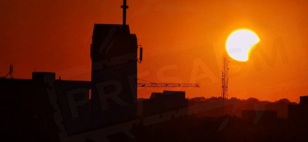 eclipsa soare satu mare (2).jpg