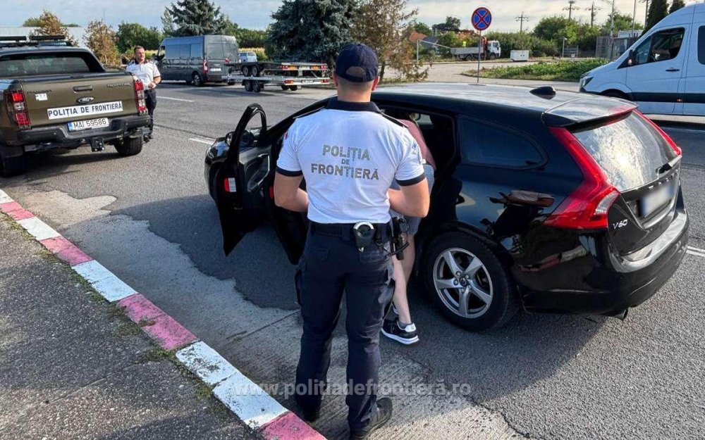 FOTO. Filtre pe drumurile sătmărene ce duc către frontiera cu Ungaria. Sute de mașini verificate, amenzi de mii de lei