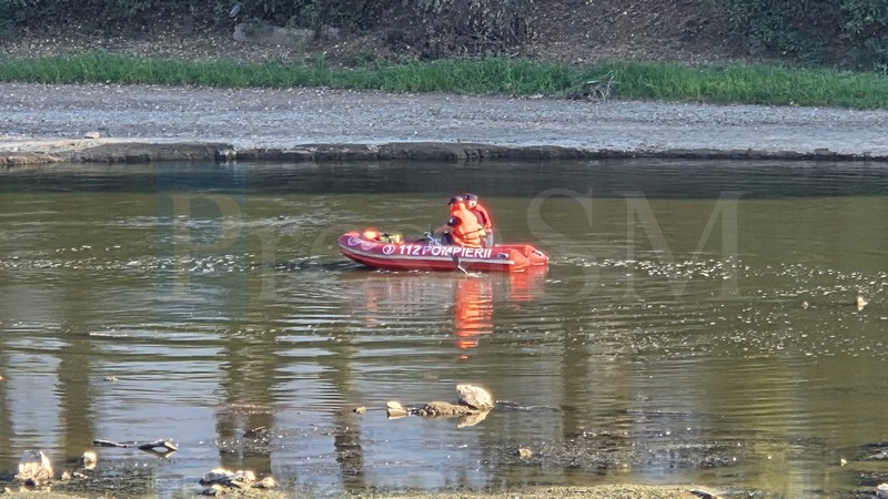 FOTO/VIDEO. Operațiune de salvare în Centrul Sătmarului. Tânăr luat de ape. Intervin pompierii