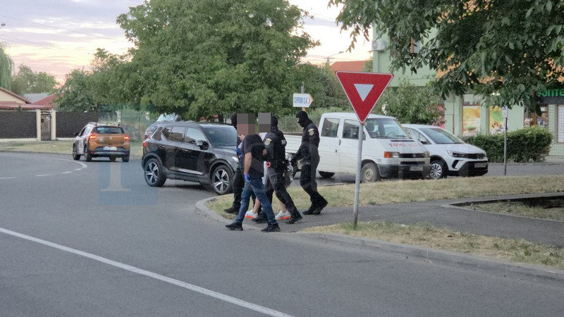 perchezitii la satu mare mascati2.jpg